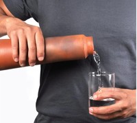 Bouteille en terre cuite artisanale avec bouchon en liège 920 ml, cadeau d'affaires, style contemporain, option de logo personnalisé pour acier inoxydable 304 certifié