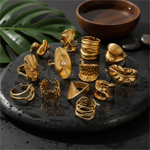 MW Anelli Spessi Irregolari con Grande Perla Barocca Testurizzata in Acciaio Inox Placcato Oro 18K Gioielli per Donna - Product Image 3