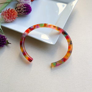 Brazalete de Resina Ecológico Hecho a Mano de Moda, Joyería con Acabado Liso para Mujer, Uso Diario y para Fiestas - Product Image 1