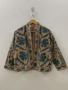 Veste d'hiver brodée Suzani, veste réversible, cadeaux pour elle, veste oversize, manteau ethnique bohème, veste courte - Product Image 4