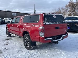 Camioneta Toyota Tacoma TRD Sport Doble Cabina LB 4WD Usada Premium del 2021 |   Motor V6 de Bajo Kilometraje con Transmisión Automática en Venta - Product Image 4