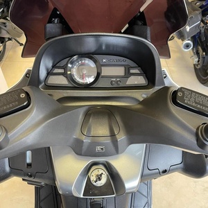 Scooter à deux roues intelligent KYMCO XCITING 400i ABS avec moteur sans balais et connectivité via application - Product Image 2
