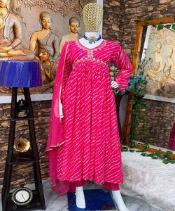 Diseñador Heavy Faux Georgette Full Flair Ruffle Work Gown Bottom con Dupatta Precio al por mayor Fabricación de prendas de vestir étnicas Gharara - Product Image 1