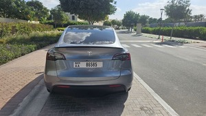 Tesla Model Y Performance (AWD) - Autonomía de 601-700 km, 300-400 CV, Faros LED - Product Image 5