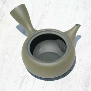 Tetera Kyusu de Takasuke Kiln, Diseño Plano y Redondo Verde, Cerámica Tokoname, Arcilla Shudei, 17x13x9cm, para Otras Bebidas - Product Image 3