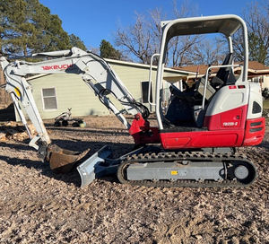 Mini-excavatrice Takeuchi TB235-2, excavatrice hydraulique compacte de 2,35 tonnes, petite excavatrice sur chenilles pour la construction et l'aménagement paysager - Product Image 1