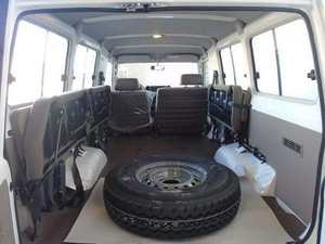 Asientos de Cuero Usados BARATOS 4x4 AWD para Hardtop 4.5L Cinco Plazas Volante a la Izquierda Asientos de Cuero Neumáticos R18 Sedán Euro IV - Product Image 3