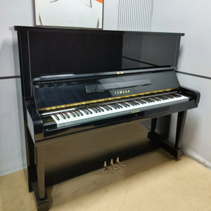 Piano droit d'occasion Yamaha U3E d'origine japonaise, importé, de haute qualité, professionnel, son clair, toucher solide - Product Image 1