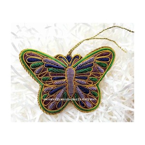 Hermoso diseño de mariposa navideña multicolor, adornos colgantes bordados a mano, decoraciones para árboles de 10 CM - Product Image 1