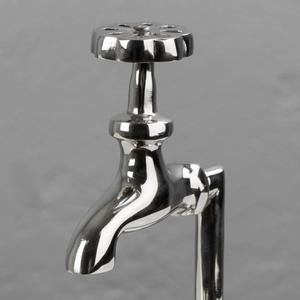 ของตกแต่งบ้าน รูปทรงก๊อกน้ำโลหะ พร้อมถ้วย ขัดเงาแบบกระจก สำหรับตกแต่งบ้าน - Product Image 3