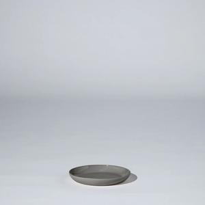 Ensemble d'assiettes en céramique bleu océan, finition artistique émaillée, design empilable, choix durable pour une présentation de table élégante - Product Image 5