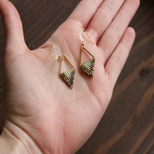 Nueva llegada 2025 triángulo de diseñador y semillas con cuentas de Latón chapado en oro pendiente joyería para mujeres y niñas desgaste en fiesta de boda - Product Image 3