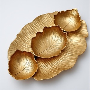 Serveur de fruits secs élégant en aluminium avec trois compartiments à motif de feuilles en finition or poli Artisan conçu pour la table - Product Image 3