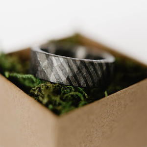 Anillo de Acero de Damasco para Hombre, Acabado Oscuro Elegante con Textura Tradicional Forjada, Anillo de Acero de Damasco Hecho a Mano - Product Image 5