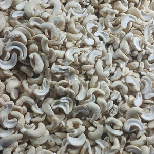 Fournisseur de confiance Noix sèches SANTIGO à vendre Noix de cajou Kaju Noix de cajou cassées Faible MOQ Emballage personnalisé - Product Image 1