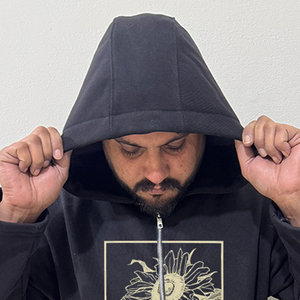 Hoodie islamique brodé en molleton 100 % coton pour homme, coupe oversize, motif uni, nom Allah imprimé, collection automne/hiver, éco-responsable - Product Image 3