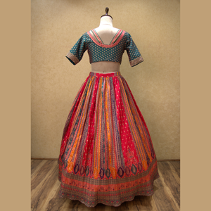 Mariage indien élégant Vibrant Multi couleur Banarasi Silk Lehenga avec imprimé écrasé et broderie Zari pour toutes les occasions spéciales - Product Image 5