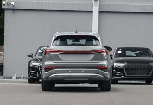 รถสปอร์ตไฟฟ้าสำหรับผู้ใหญ่รุ่น Q4l Etron ปี 2024 ระยะทางวิ่ง NEDC มากกว่า 700 กม. แบตเตอรี่ 90-110 กิโลวัตต์ชั่วโมง แรงบิด 500 นิวตันเมตร - Product Image 3