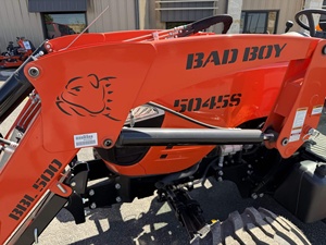 รถแทรกเตอร์ BAD BOY รุ่น 5045 CHILB ใหม่/มือสอง พร้อมที่ตักดิน ปี 2026 ขับเคลื่อน 4 ล้อ 48 แรงม้า ประสิทธิภาพสูงสำหรับเครื่องยนต์ เกียร์ และปั๊ม - Product Image 4