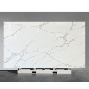 Dalles de pierre NV1011 extra fines de 8 à 10 mm en quartz, veinées Calacatta, anti-décoloration, pour les murs de douche - Product Image 1