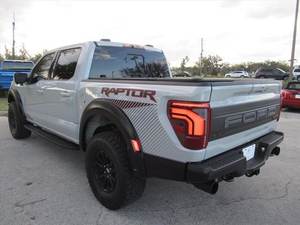 PREMIER PROPRIÉTAIRE FORD F-150 RAPTOR 4WD 4D SUPERCREW 2024 VOITURE D'OCCASION - Product Image 2