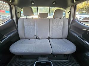 CLEAN 2017 para Tacoma TRD off Road V6 Double Cab 4WD Left Hand Drive - Product Image 2