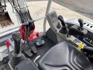 ENVÍO GRATUITO Excavadora TAKEUCHI TB260 MIDI, Motor Diésel de 48 CV, ROPS Abierto, Tablero DG, Aprobado por EPA y CE, Sistema Hidráulico Auxiliar, 2 Velocidades, PLC - Product Image 5