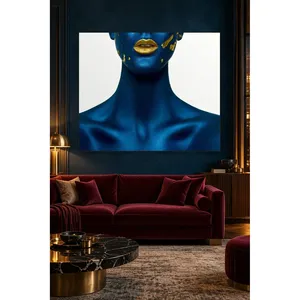 Impresión en lienzo de Fida con rostro pintado de azul y labios dorados - Product Image 4