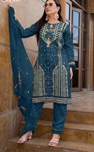 Nueva Colección de Trajes Pakistaníes de Georgette Heavy Fox con Bordado de Lentejuelas y Hilos Múltiples, Estilo de Ropa India y Pakistaní - Product Image 3