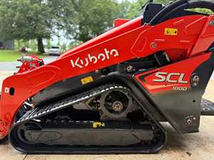 Mini-chargeuse compacte sur chenilles Kubota SCL1000 Diesel avec moteur, pompe hydraulique et boîte de vitesses – Haute efficacité, excellent rapport qualité-prix, à vendre. - Product Image 6