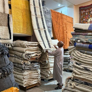 Tapis marocain artisanal en laine à motif géométrique, épais et à poils longs, rectangulaire, pour la décoration du salon - Product Image 6