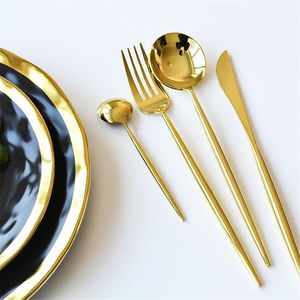 Juego de cubiertos de acero inoxidable con acabado dorado Brillo impecable sostenible Equilibrio perfecto para una elegancia inigualable para cada ocasión - Product Image 3