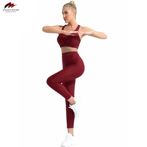 Combinaison de fitness pour femmes personnalisée avec leggings à motif solide et ensemble de yoga vêtements de sport personnalisé design uni - Product Image 4