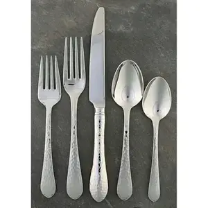 Ensemble de couverts jetables écologiques martelés en acier inoxydable avec finition miroir pour la vaisselle de cuisine et de mariage - Product Image 1