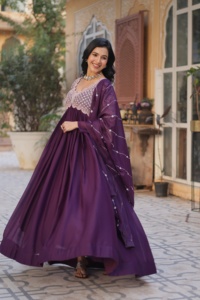 Vêtements ethniques à la mode robe Anarkali pour les occasions de mariage et de fête des femmes porter aux prix de gros de l'Inde - Product Image 6
