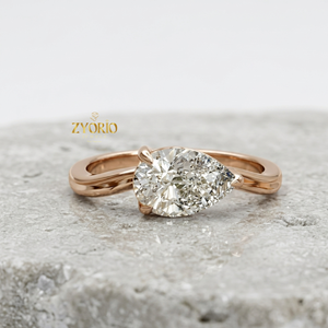 Bague de fiançailles solitaire en or 18 carats avec diamant poire de luxe pour femme - Product Image 3