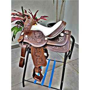 Selle de dressage en cuir véritable de style occidental sans arbre pour le plaisir de l'équitation et des courses de barils d'Inde - Product Image 1