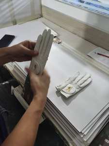 ถุงมือกอล์ฟทำจากหนัง PU ถุงมือกอล์ฟแม่เหล็กพร้อมเครื่องหมายลูกกอล์ฟออกแบบได้ตามต้องการสำหรับมือปิดด้วยตีนตุ๊กแกถุงมือจับเสริม - Product Image 6