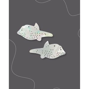 Pendentif Breloque Perle MOP Blanche Poisson - Product Image 1