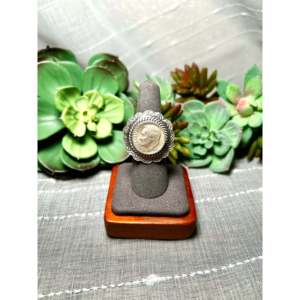 Anillo Ajustable de Plata de Ley Jeff Largo con Incrustaciones en Bisel, Ideal para Regalo - Product Image 1