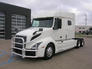 Used SLEEPER TRUCKS Affordable 2021 2022 2023 Vol_vo VNL64T740 SLEEPER TRUCKS - Product Image 3