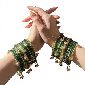 Bracelets Churiyan Kasmiri de couleur verte, Kadda Ghungaro doré, perles, design géométrique tendance, couleurs et tailles personnalisables, pour femmes - Product Image 1