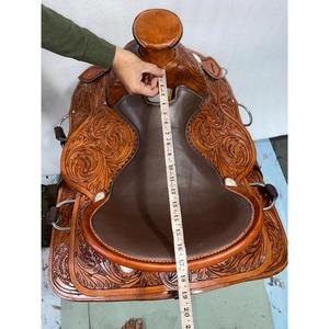 Artesanía 100% Original en Piel de Animal, Artesanía de Lujo en Cuero Genuino, Sillas de Montar Inglesas de Cuero Puro, Estilo Ecuestre - Product Image 1