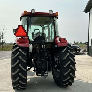Tracteur d'occasion Case IH Farmall 95 pour l'aménagement paysager et l'agriculture - Product Image 3