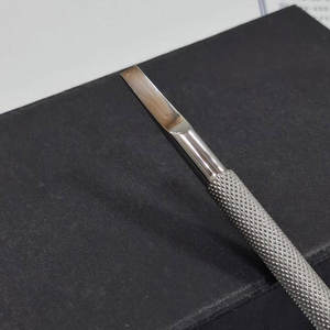 Outil professionnel double extrémité pour pousse-cuticules, combo pour manucure, pédicure et soins de la peau - Product Image 2