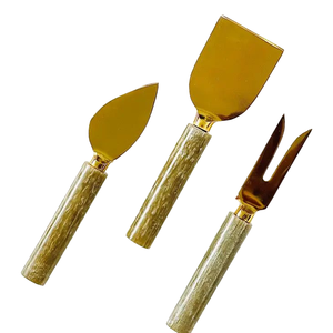 Ensemble d'outils à fromage de luxe faits à la main en acier inoxydable argenté avec manche en résine, résistant au lave-vaisselle, comprenant des couteaux à fromage et un étaleur à beurre - Product Image 5