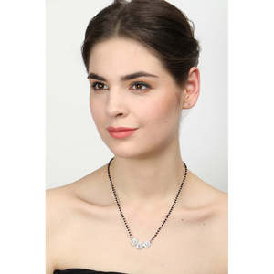 Compre un Mangalsutra de Plata Pura con Baño de Oro, Cadena de Perlas y Diamantes, Estilo Étnico Religioso, Regalo Perfecto para su Esposa - Product Image 5