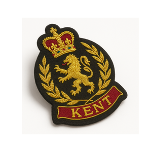 Badges brodés faits main personnalisés en gros, fil de bullion doré, style luxueux, attache à épingle de sûreté, OEM ODM, badges métalliques de luxe - Product Image 1