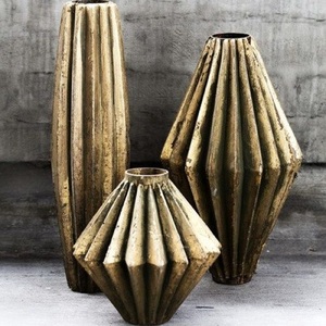 Florero Metálico Premium para Decoración del Hogar |   Jarrón de Latón Hecho a Mano para Interiores de Lujo y Mercado de Exportación - Product Image 1