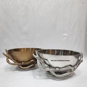 Bol décoratif pour la maison, en aluminium poli, avec bordure en branches créatives et martelage argenté, pour la table, en vente - Product Image 1